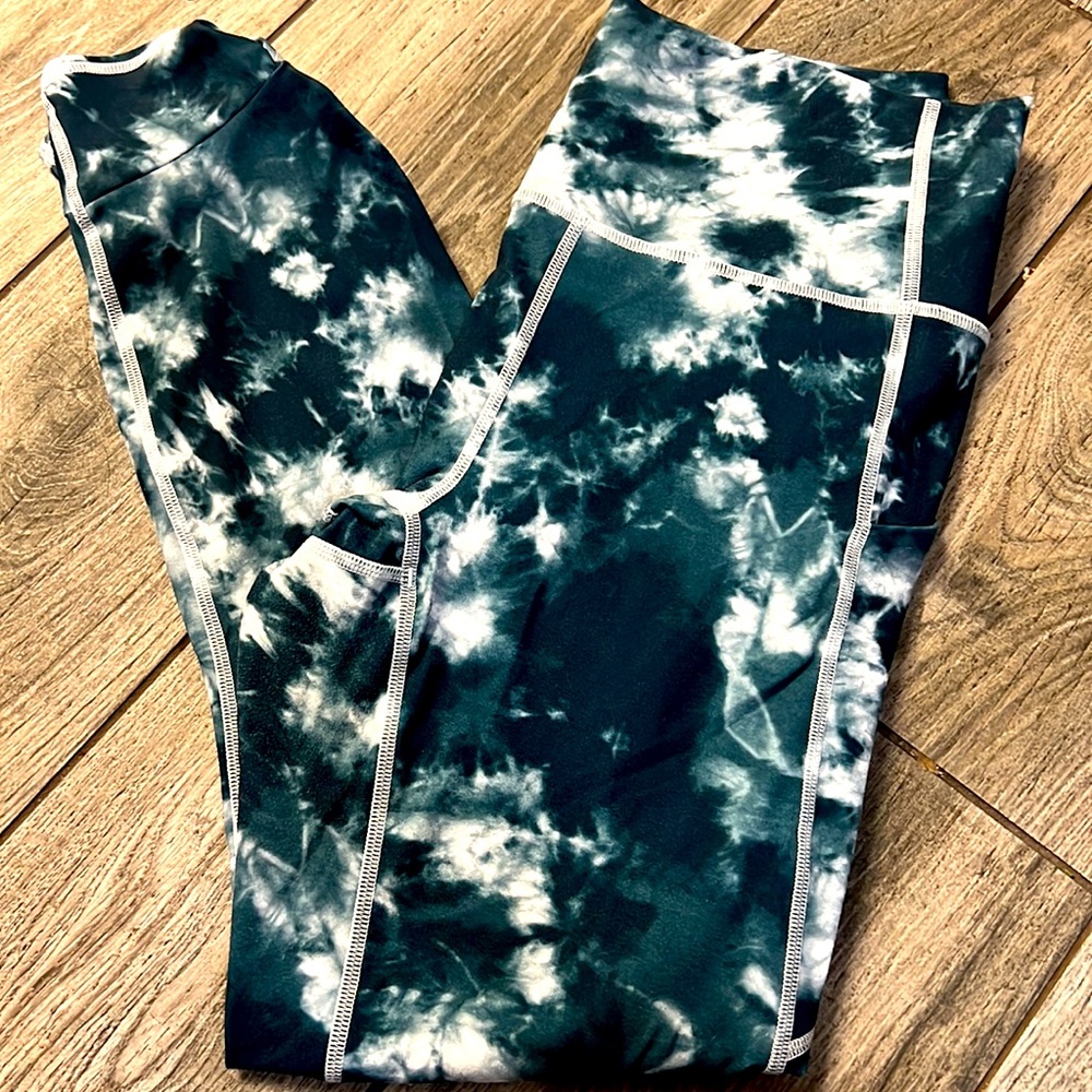 PureLuxe Fabletics cute blue tie dye EUC Leggings Medium